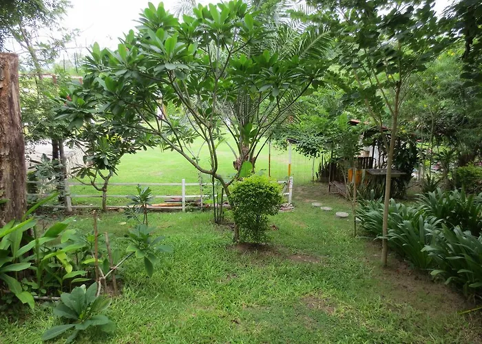 รีสอร์ท บ้านต้นน้ำ สวนผึ้ง