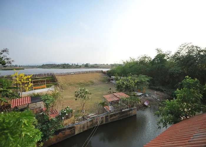 รีสอร์ท บ้านต้นน้ำ 3*
